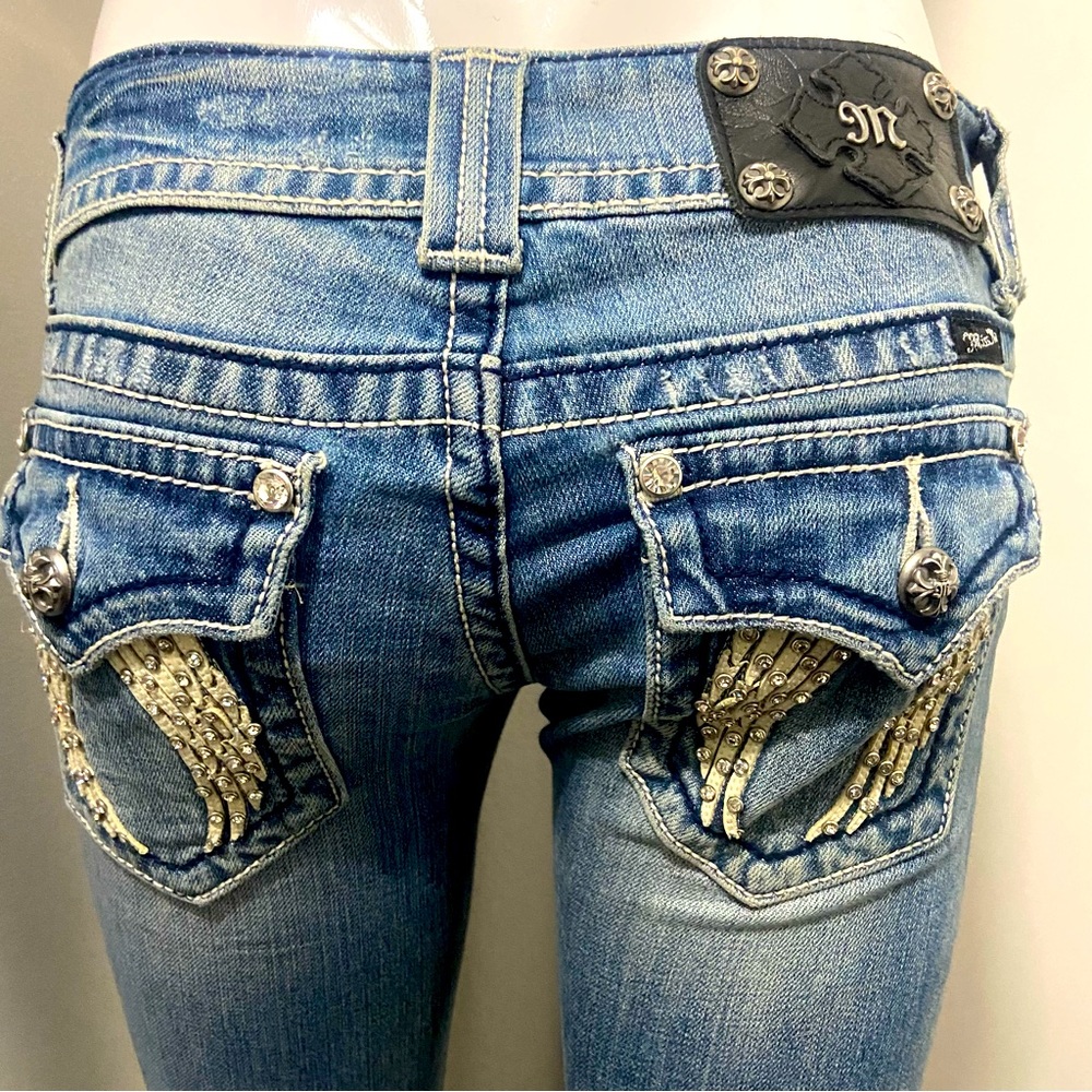 Miss Me Boot Cut Jeans w/ Wings on Back Pockets and Rhinestone Detail. Size 26